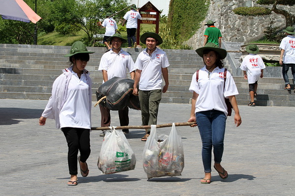 Tuổi[-]trẻ[-]cả[-]nước[-]cùng[-]hành[-]động[-]vì[-]một[-]Trái[-]đất[-]bền[-]vững